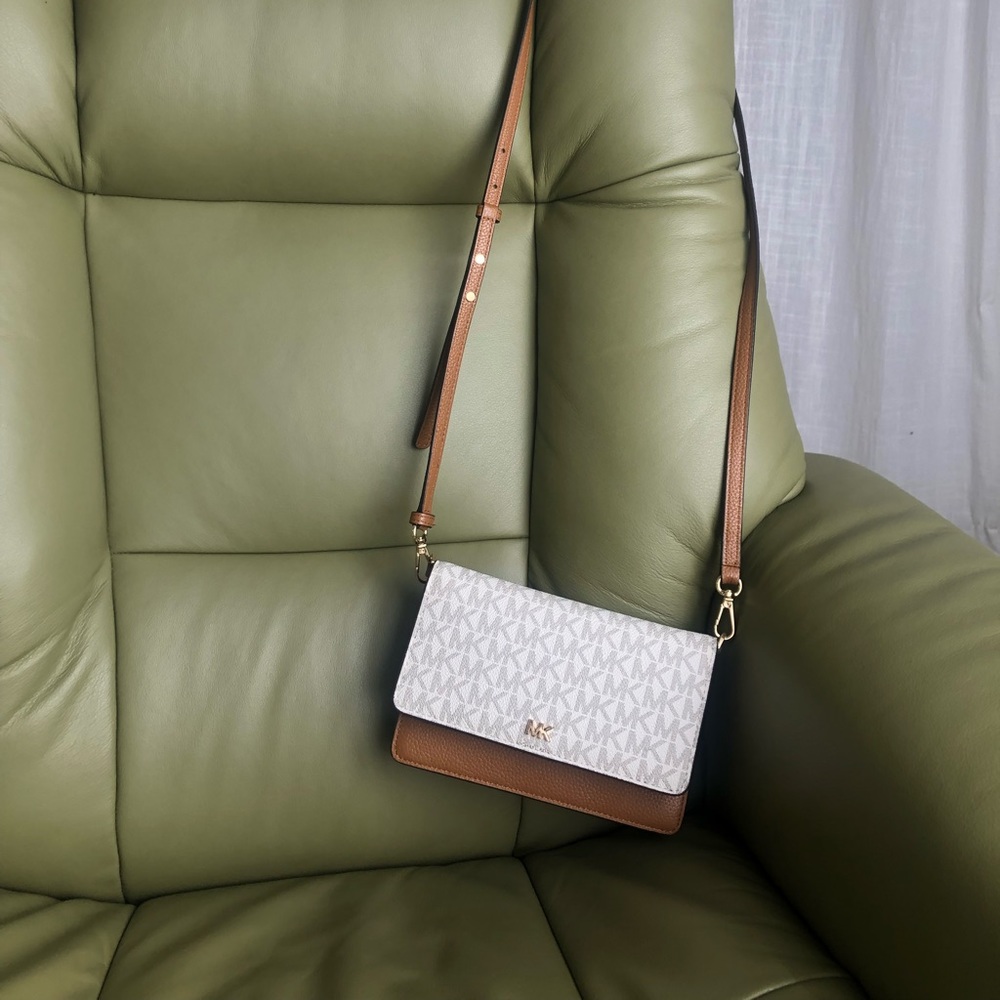Michael Kors “Mott” Tech Friendly Crossbody Purse